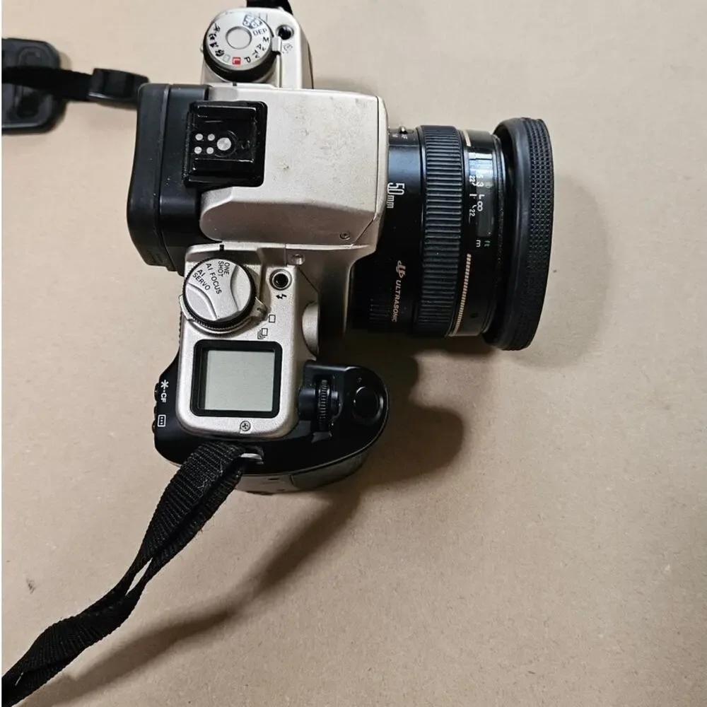 Canon EOS Elan II 35mm SLR Film Camera w/ EF 50mm f/1.4 USM Lens + Strap
